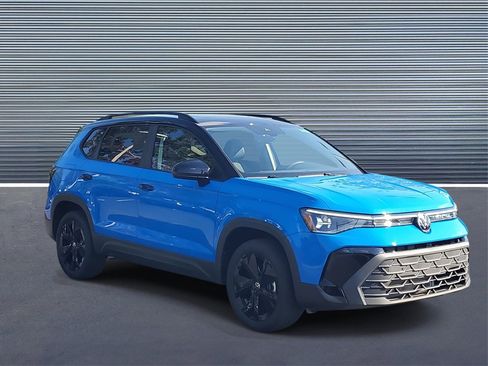 New 2026 Volkswagen Taos SE image 2