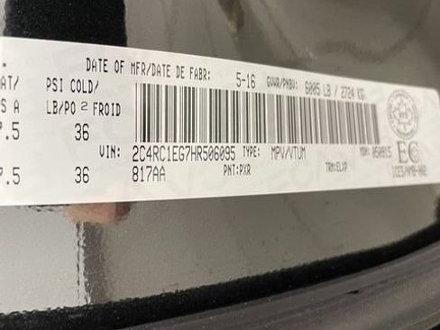 Used 2017 Chrysler Pacifica Touring-L Plus w/ Uconnect Theatre Group FWD image 29