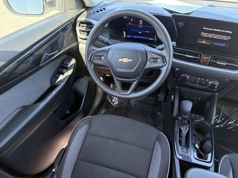 Used 2025 Chevrolet TrailBlazer LT FWD image 15