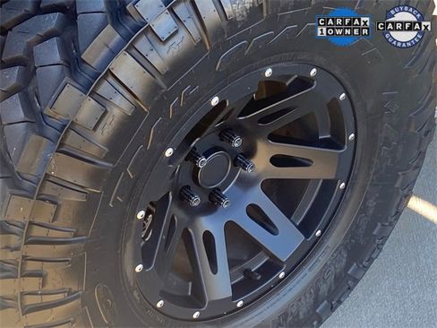 Used 2019 Jeep Wrangler Unlimited Sahara image 9