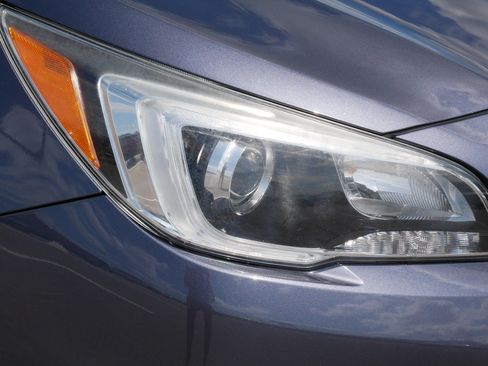 Used 2017 Subaru Outback 2.5i Premium AWD/4WD image 16