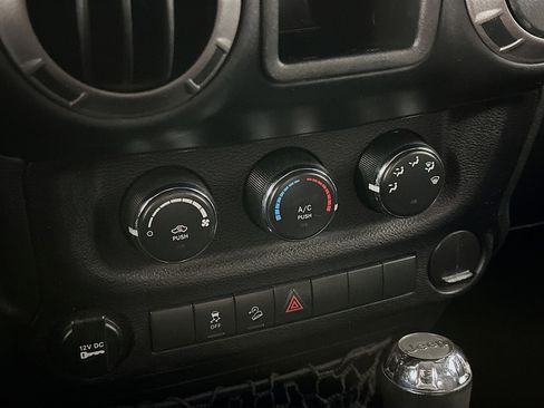 Used 2015 Jeep Wrangler Unlimited Sport w/ Connectivity Group AWD/4WD image 21