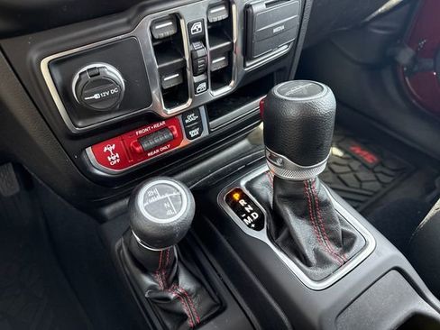 Used 2021 Jeep Gladiator Rubicon AWD/4WD image 25