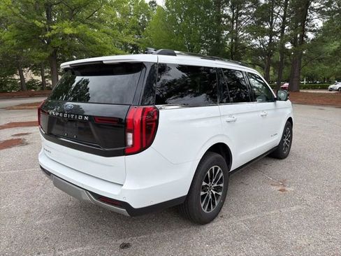 Used 2025 Ford Expedition Platinum AWD/4WD image 5