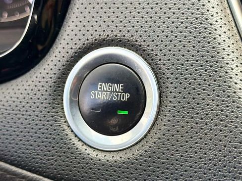 Used 2018 Cadillac XT5 FWD image 33