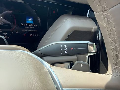 Used 2025 GMC Yukon Denali w/ Denali Reserve Package AWD/4WD image 22