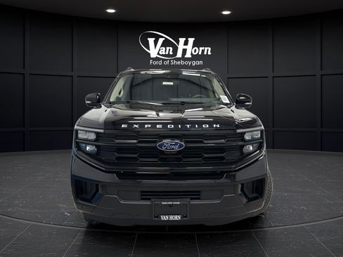 Used 2025 Ford Expedition Max Active AWD/4WD image 2
