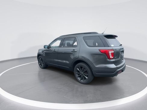 Used 2018 Ford Explorer XLT w/ Equipment Group 202A image 6