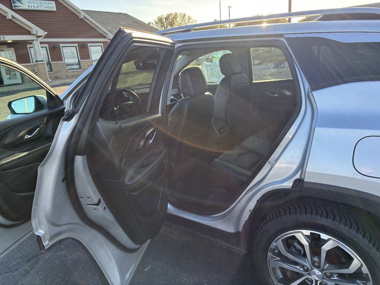 Used 2020 GMC Terrain SLT w/ GMC Pro Grade Package AWD/4WD image 19