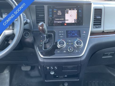 Used 2015 Toyota Sienna Limited Premium FWD image 13