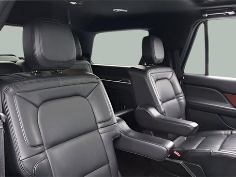 Used 2021 Lincoln Navigator Reserve image 24
