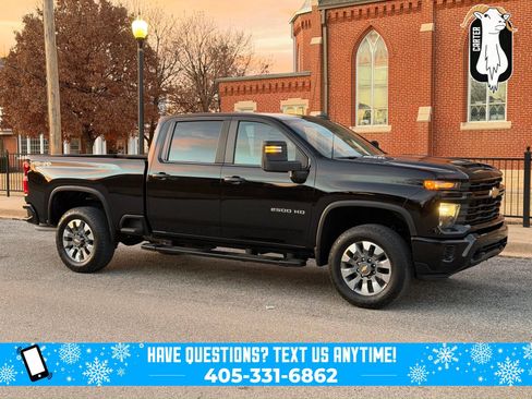 Used 2024 Chevrolet Silverado 2500 Custom w/ Custom Convenience Package image 1