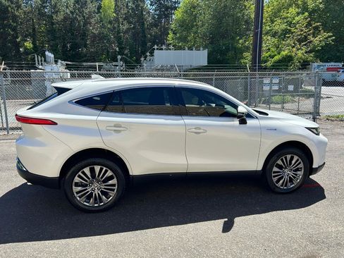 Used 2021 Toyota Venza XLE w/ Softex Package AWD/4WD image 5