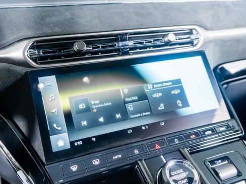 Used 2025 Aston Martin V8 Vantage Coupe image 19