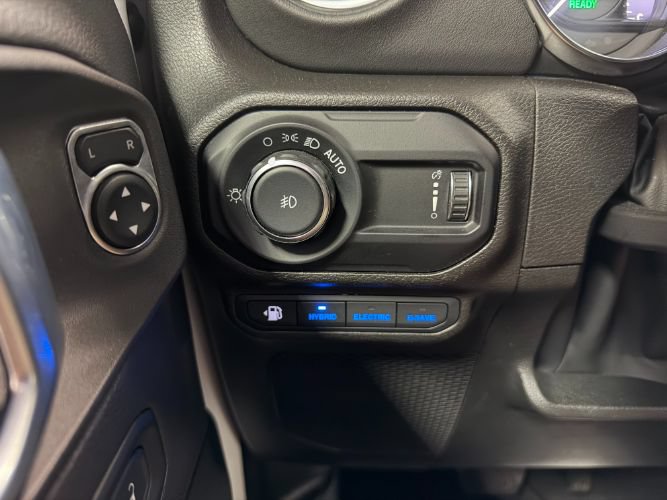 Used 2023 Jeep Wrangler Unlimited Sahara w/ Cold Weather Group AWD/4WD image 21