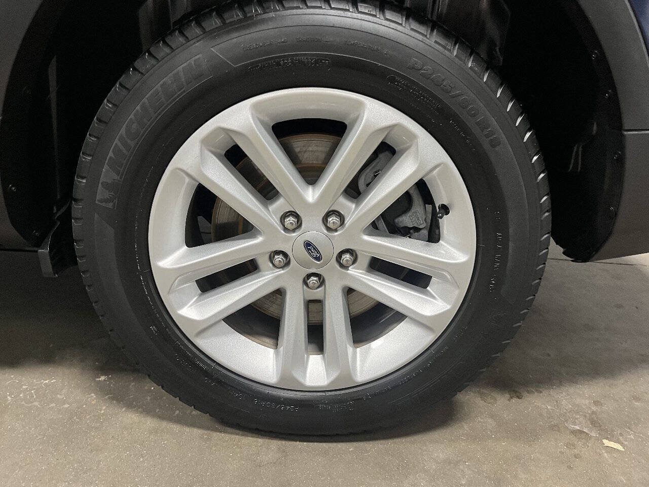 Used 2016 Ford Explorer XLT w/ Equipment Group 202A FWD image 10
