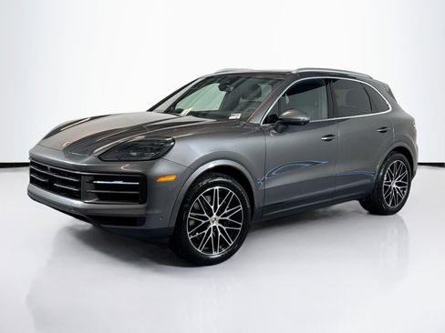 Used 2025 Porsche Cayenne image 1