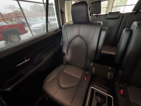 Used 2025 Toyota Grand Highlander LE image 45