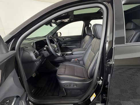 Certified 2025 Chevrolet Traverse High Country FWD image 10