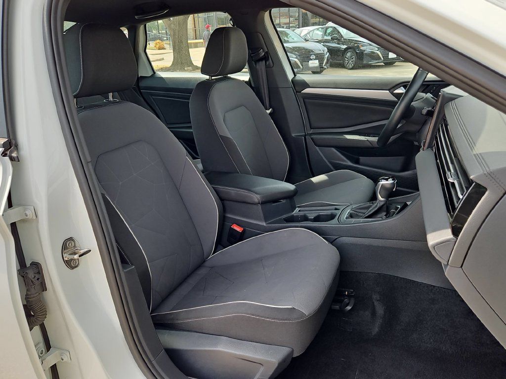Used 2025 Volkswagen Jetta Sport FWD image 31
