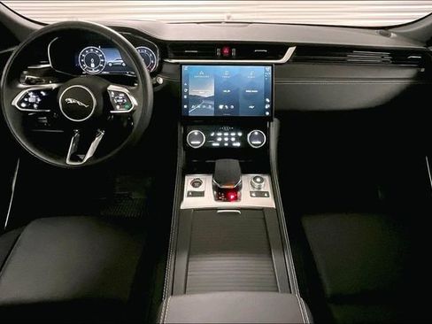 Certified 2025 Jaguar F-PACE R-Dynamic S image 18