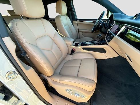 Used 2024 Porsche Macan AWD/4WD image 30
