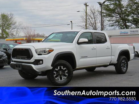Used 2017 Toyota Tacoma TRD Off-Road image 1