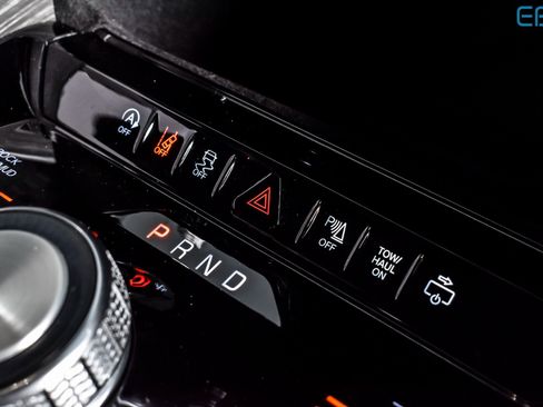 Used 2023 Jeep Wagoneer L Series III w/ Premium Group I image 29