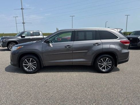 Used 2018 Toyota Highlander XLE AWD/4WD image 7