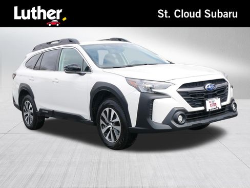 Used 2025 Subaru Outback Premium image 1