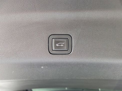 Used 2024 Chevrolet Tahoe High Country image 8