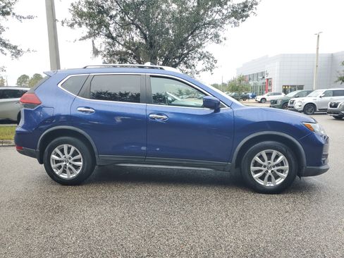 Certified 2019 Nissan Rogue SV image 4