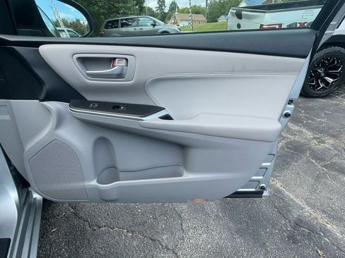 Used 2015 Toyota Camry XLE image 27