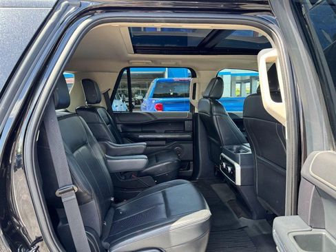 Used 2023 Ford Expedition XLT AWD/4WD image 10