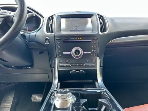 Used 2019 Ford Edge Titanium w/ Equipment Group 301A AWD/4WD image 38