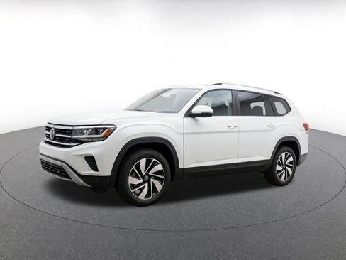 Used 2026 Volkswagen Atlas SE FWD image 3