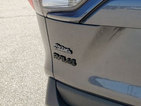 Used 2019 Toyota RAV4 LE w/ All Weather Liner Package AWD/4WD image 7