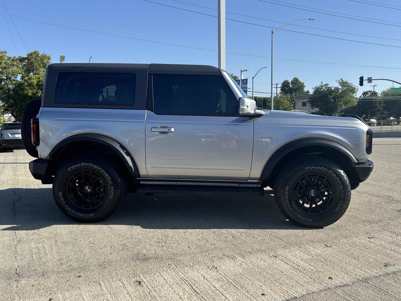 Used 2022 Ford Bronco Outer Banks AWD/4WD image 2