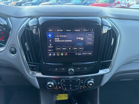 Used 2020 Chevrolet Traverse LT image 24