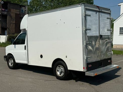 Used 2018 Chevrolet Express 3500 w/ Chrome Appearance Package RWD image 11