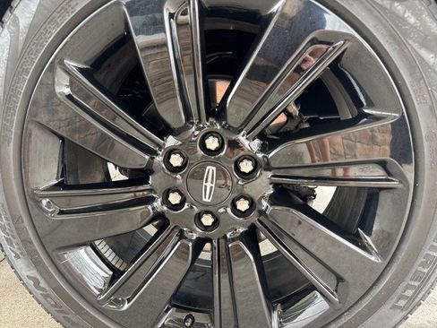 Used 2024 Lincoln Navigator L Reserve AWD/4WD image 5