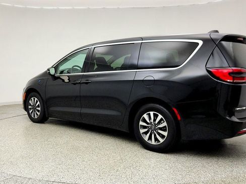 Used 2022 Chrysler Pacifica Touring-L FWD image 7