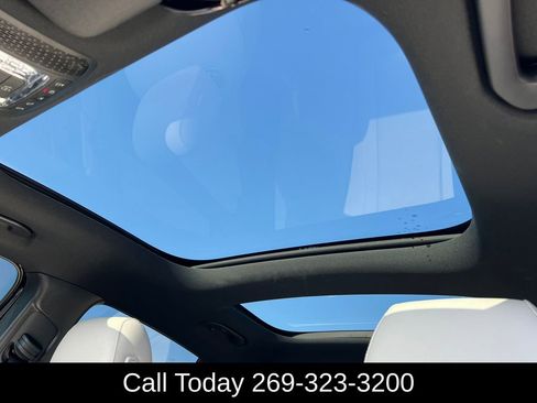 Used 2025 Mercedes-Benz GLA 250 4MATIC image 6