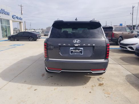New 2026 Hyundai Palisade Calligraphy FWD image 6