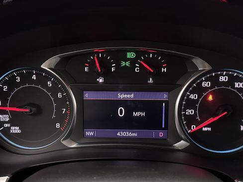 Used 2023 Chevrolet Traverse LT FWD image 18