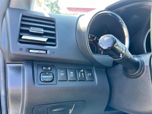 Used 2011 Toyota Highlander SE image 29