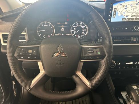 Used 2025 Mitsubishi Outlander SE AWD/4WD image 13