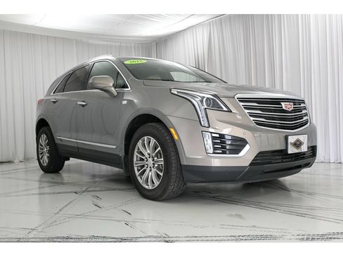 Used 2018 Cadillac XT5 Luxury w/ Driver Awareness Package FWD image 2