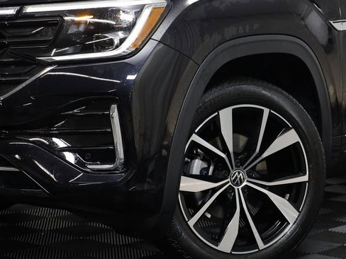 Used 2025 Volkswagen Atlas Cross Sport SEL Premium R-Line image 3