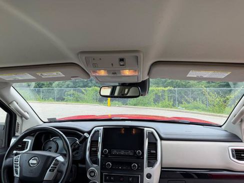 Used 2020 Nissan Titan SV w/ SV Convenience Package AWD/4WD image 16